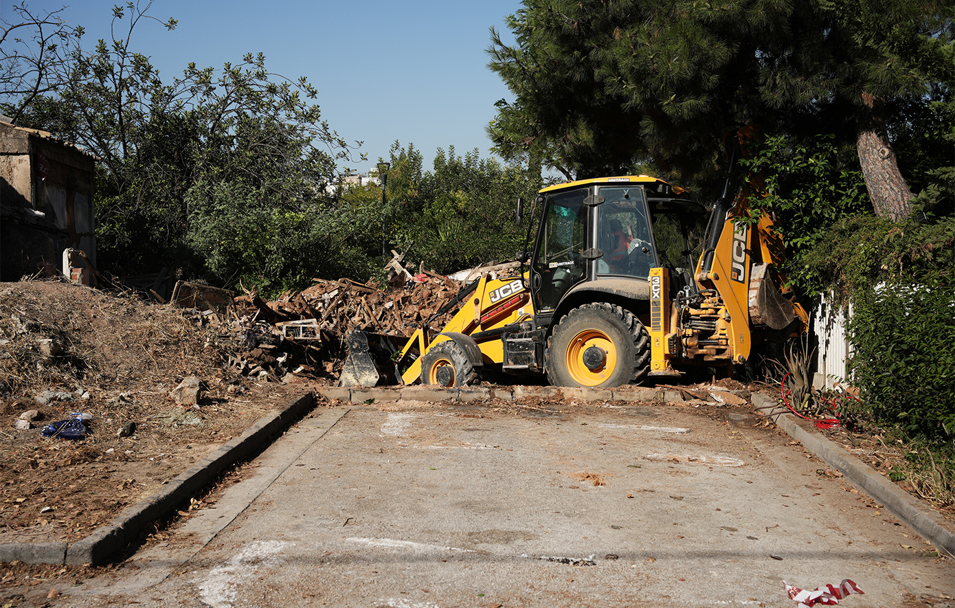 Ξεκίνησαν οι κατεδαφίσεις 70 επικίνδυνων κτιρίων στην Αθήνα