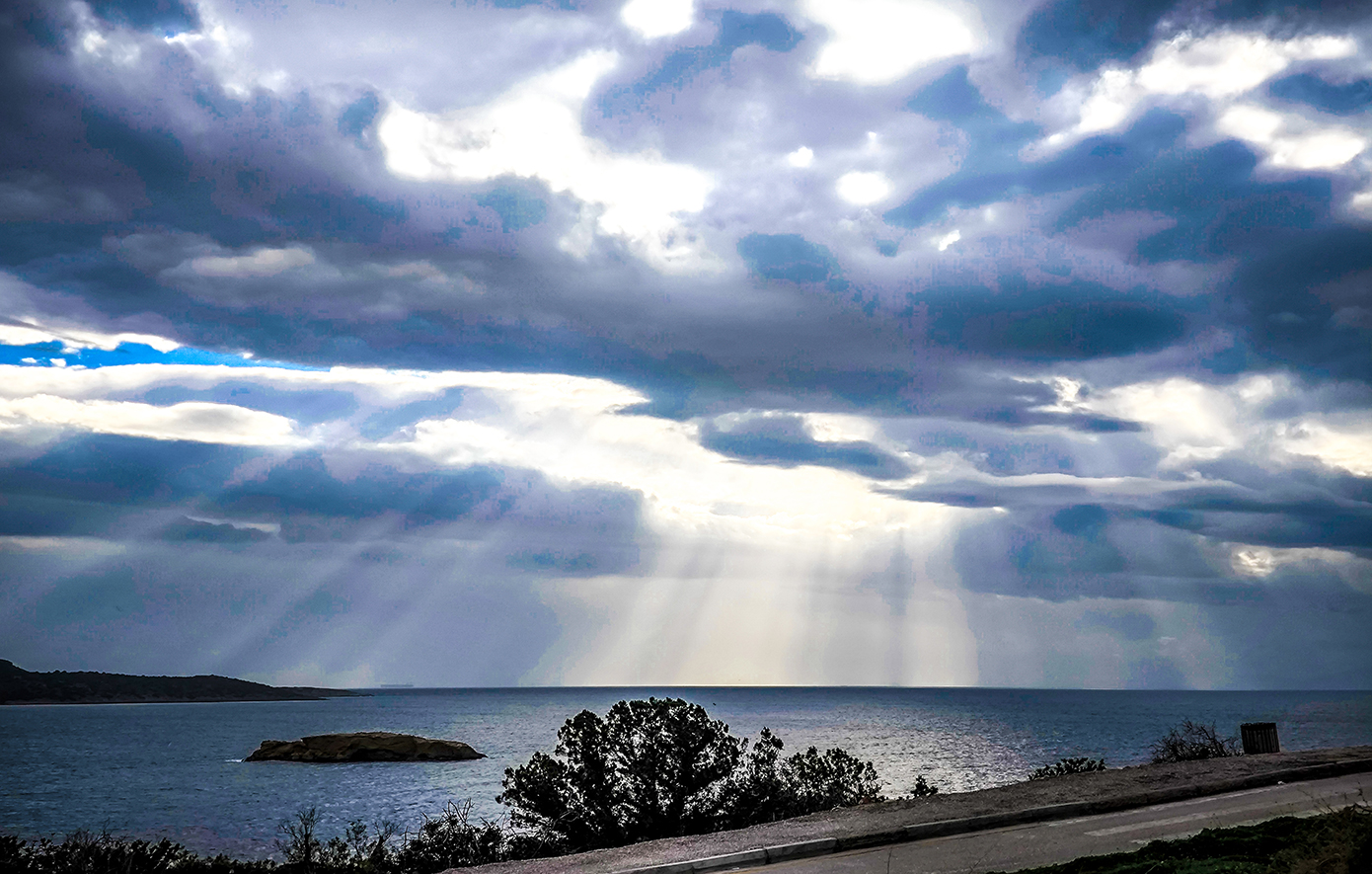 Καιρός: Με ισχυρές καταιγίδες και θυελλώδεις ανέμους στο Αιγαίο ξεκινά το Σαββατοκύριακο