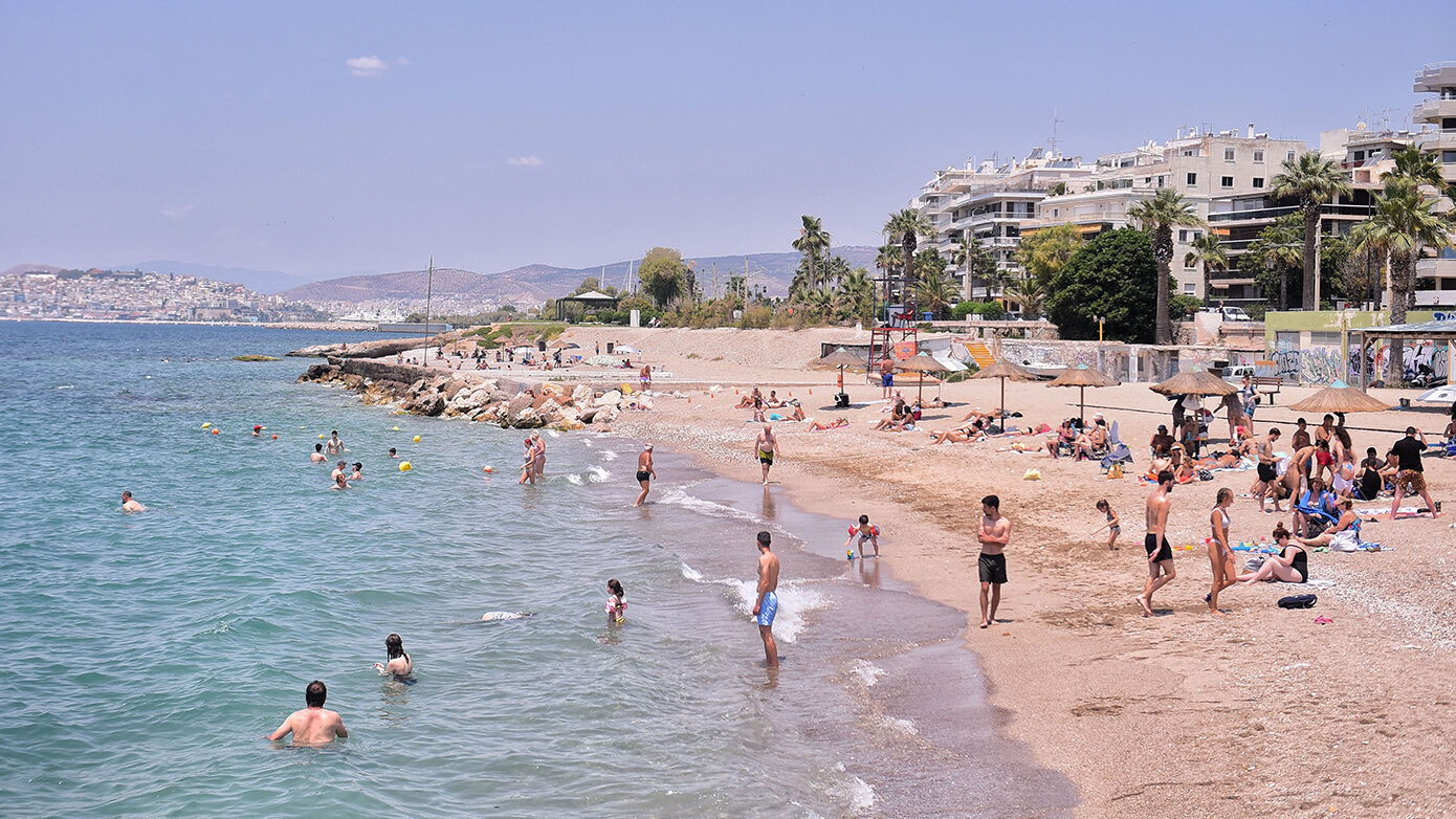 Σε συναγερμό η χώρα για τον καύσωνα – Προειδοποιεί το meteo: Επικίνδυνη θερμική επιβάρυνση, δείτε τον χάρτη