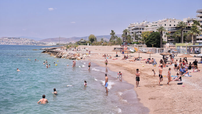 Σε συναγερμό η χώρα για τον καύσωνα – Προειδοποιεί το meteo: Επικίνδυνη θερμική επιβάρυνση, δείτε τον χάρτη