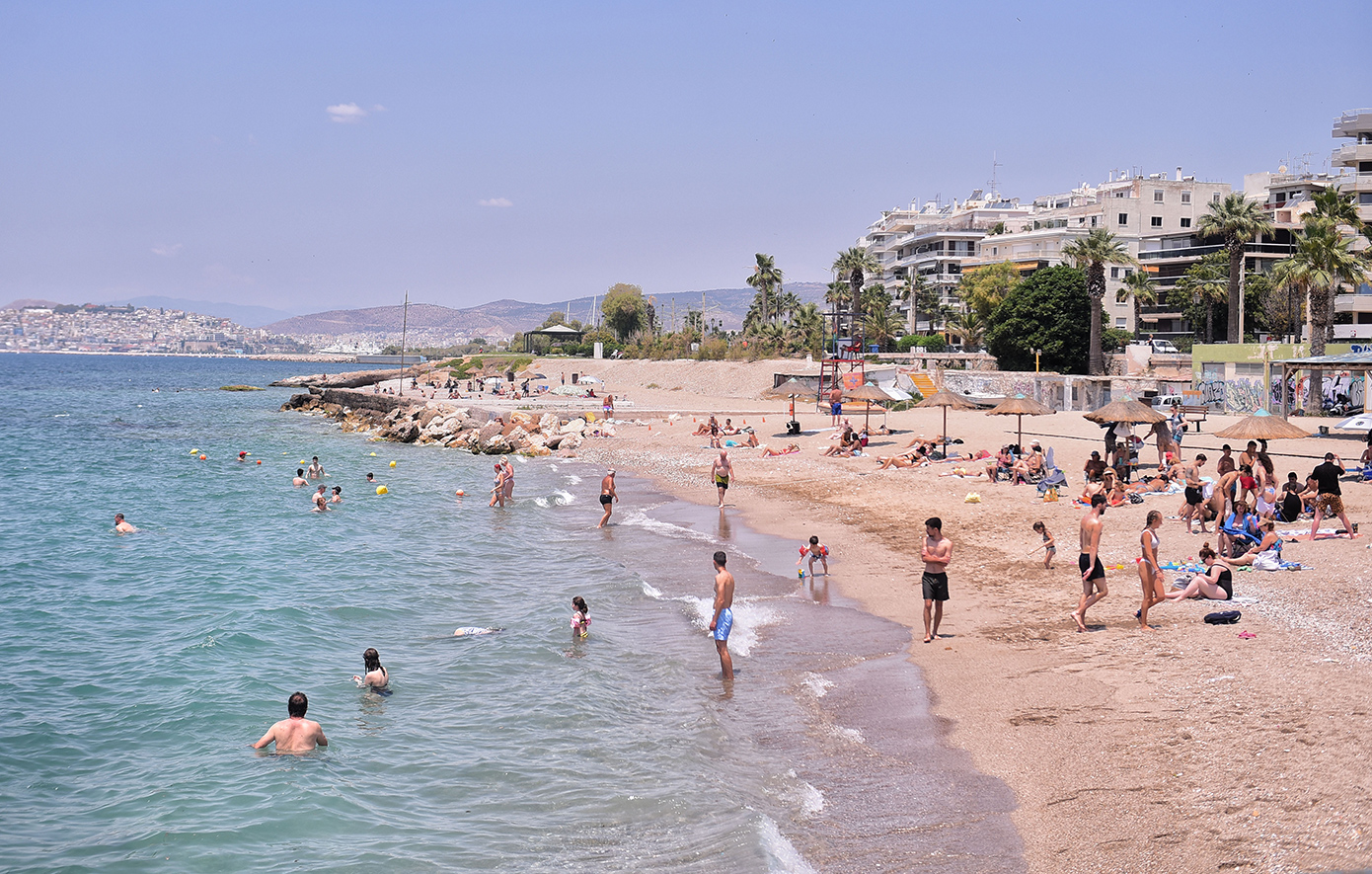 Σε συναγερμό η χώρα για τον καύσωνα – Προειδοποιεί το meteo: Επικίνδυνη θερμική επιβάρυνση, δείτε τον χάρτη