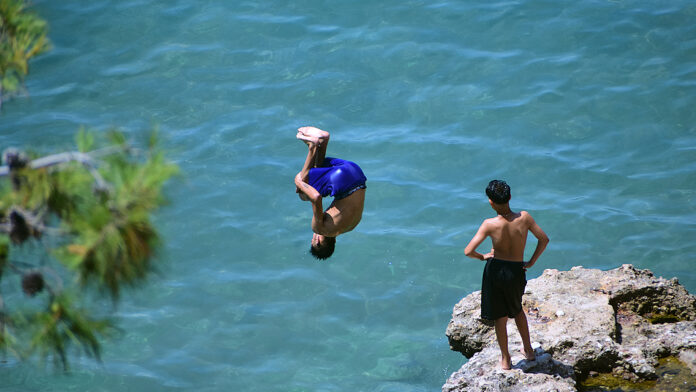 Έρχεται καυτή εισβολή: Στους 41°C η Ελλάδα μέχρι το Σάββατο