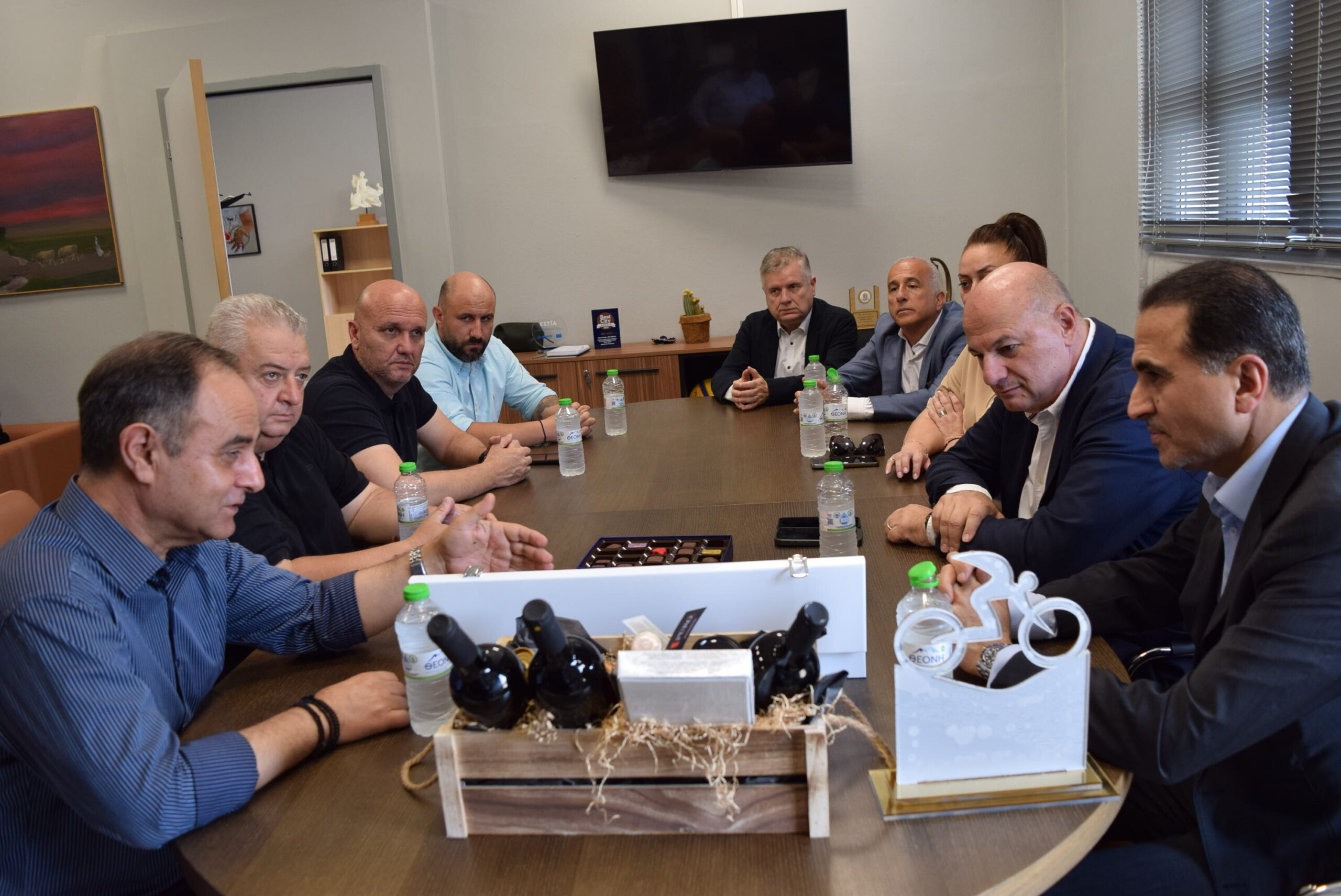 Συνομιλία δημάρχου Καρδίτσας με τον διπλωμάτη του Κατάρ