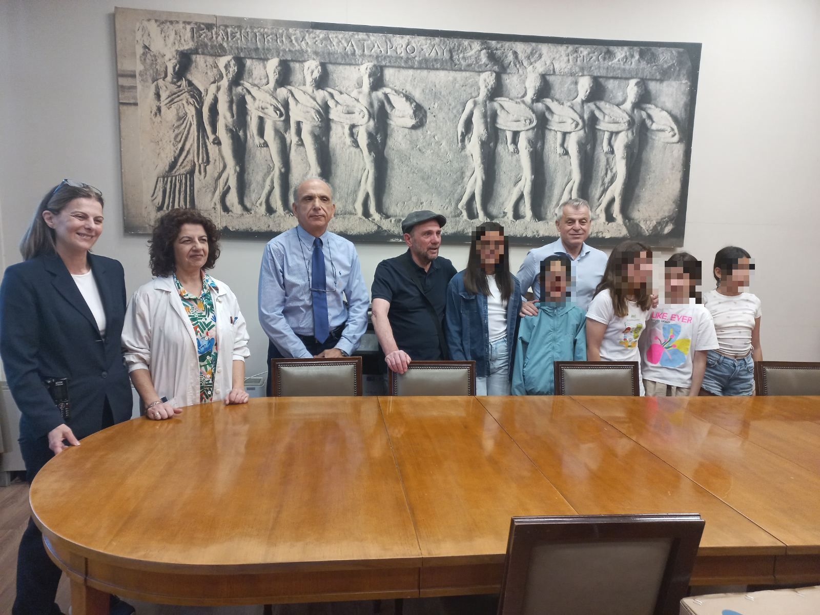 Δ. Κηφισιάς: Μαθητές προσφέρουν αναπηρικό αμαξίδιο στο Κ.Α.Τ. με συγκινητική πρωτοβουλία