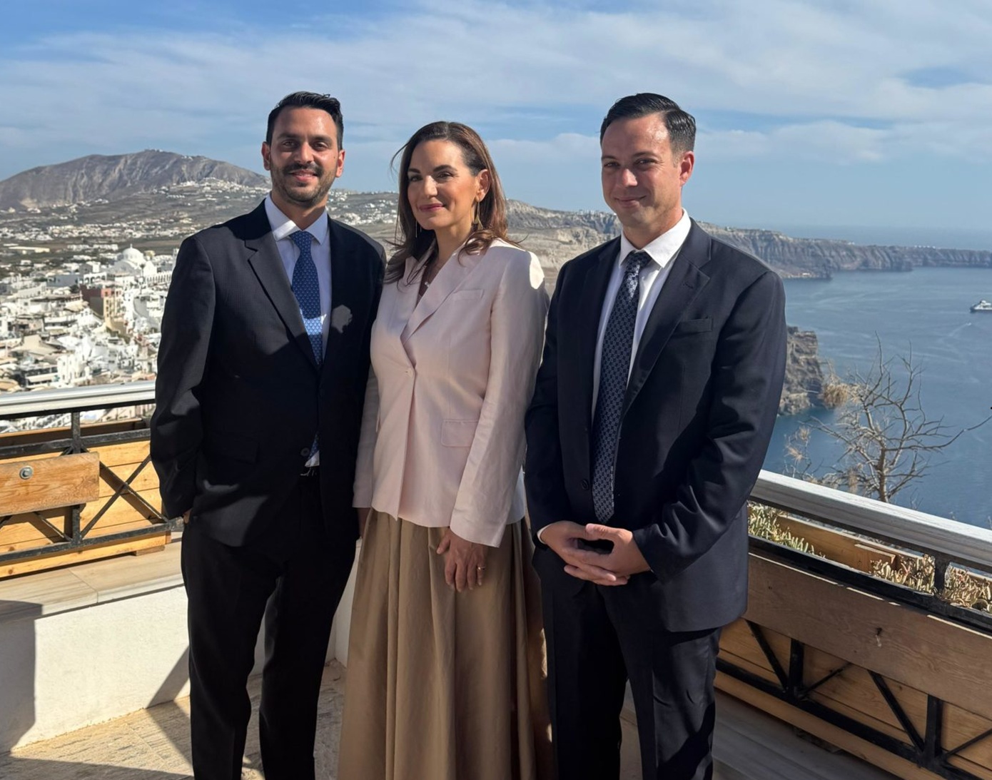 Κεφαλογιάννη: Η Σαντορίνη λάμπει ως προορισμός με παγκόσμια αίγλη και ανεκτίμητη συνεισφορά στον ελληνικό τουρισμό