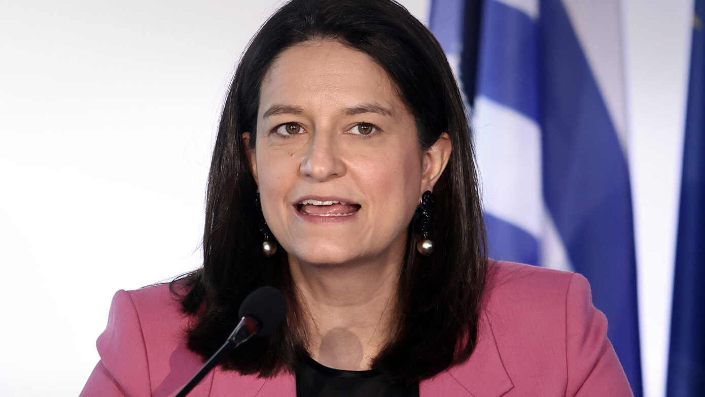 Ξεκινά ο διάλογος για το νέο νομοσχέδιο του Υπουργείου Εργασίας: «Στόχος μας οι βελτιωμένες συνθήκες εργασίας», δηλώνει η Κεραμέως