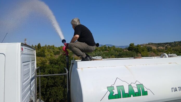 Νέα εθελοντική δράση πότισμα στον Κοκκιναρά Κηφισιάς από τον ΣΠΑΠ