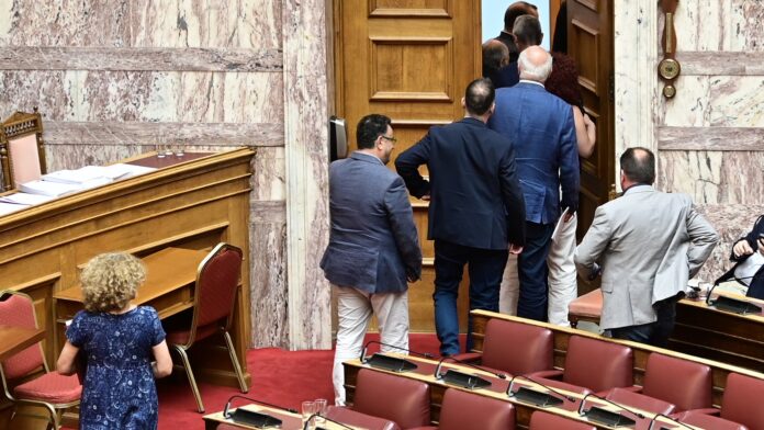 Προανακριτική για τα Τέμπη: Αποχωρούν οριστικά ΣΥΡΙΖΑ, ΚΚΕ και Νέα Αριστερά