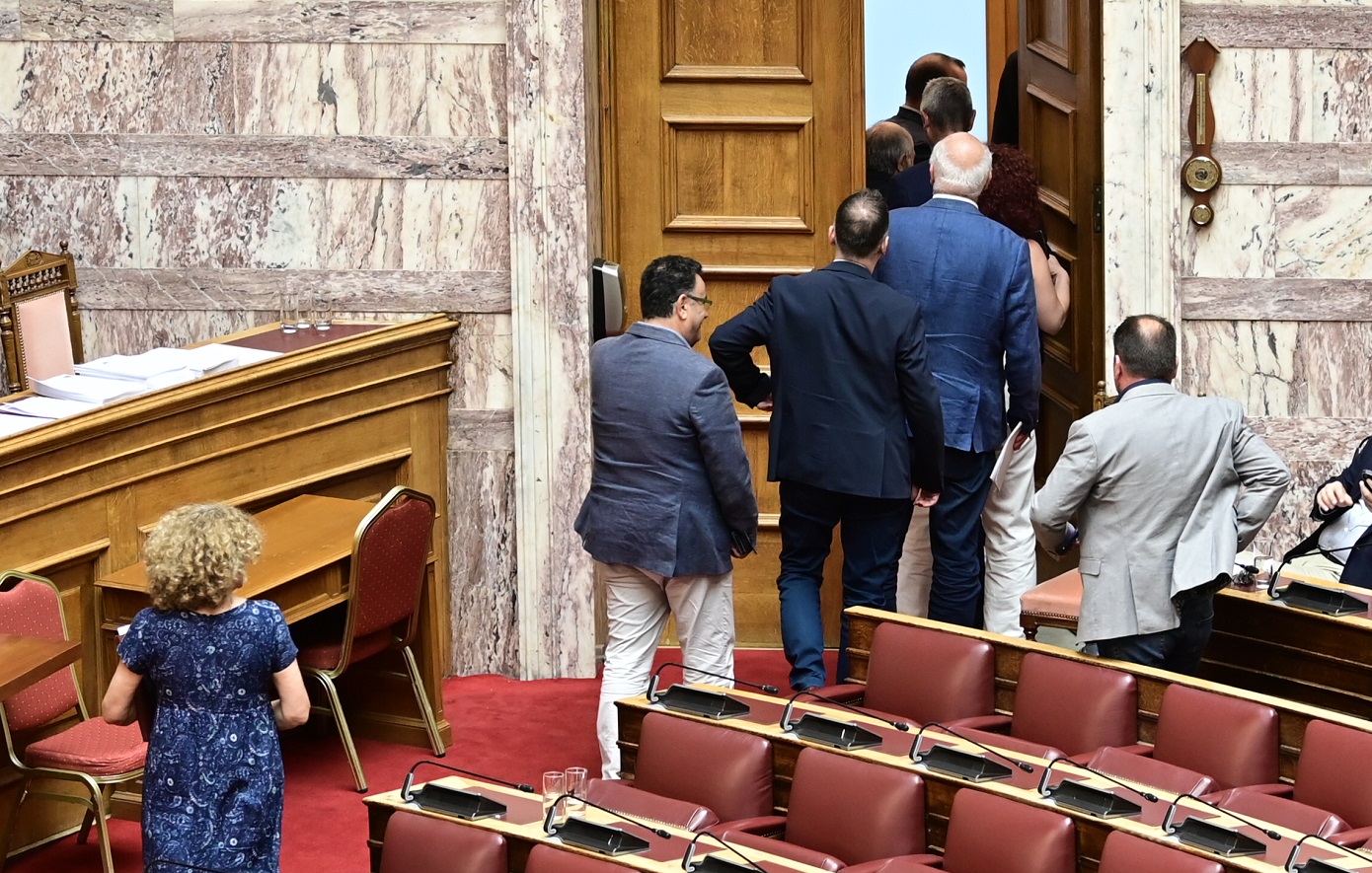 Προανακριτική για τα Τέμπη: Αποχωρούν οριστικά ΣΥΡΙΖΑ, ΚΚΕ και Νέα Αριστερά