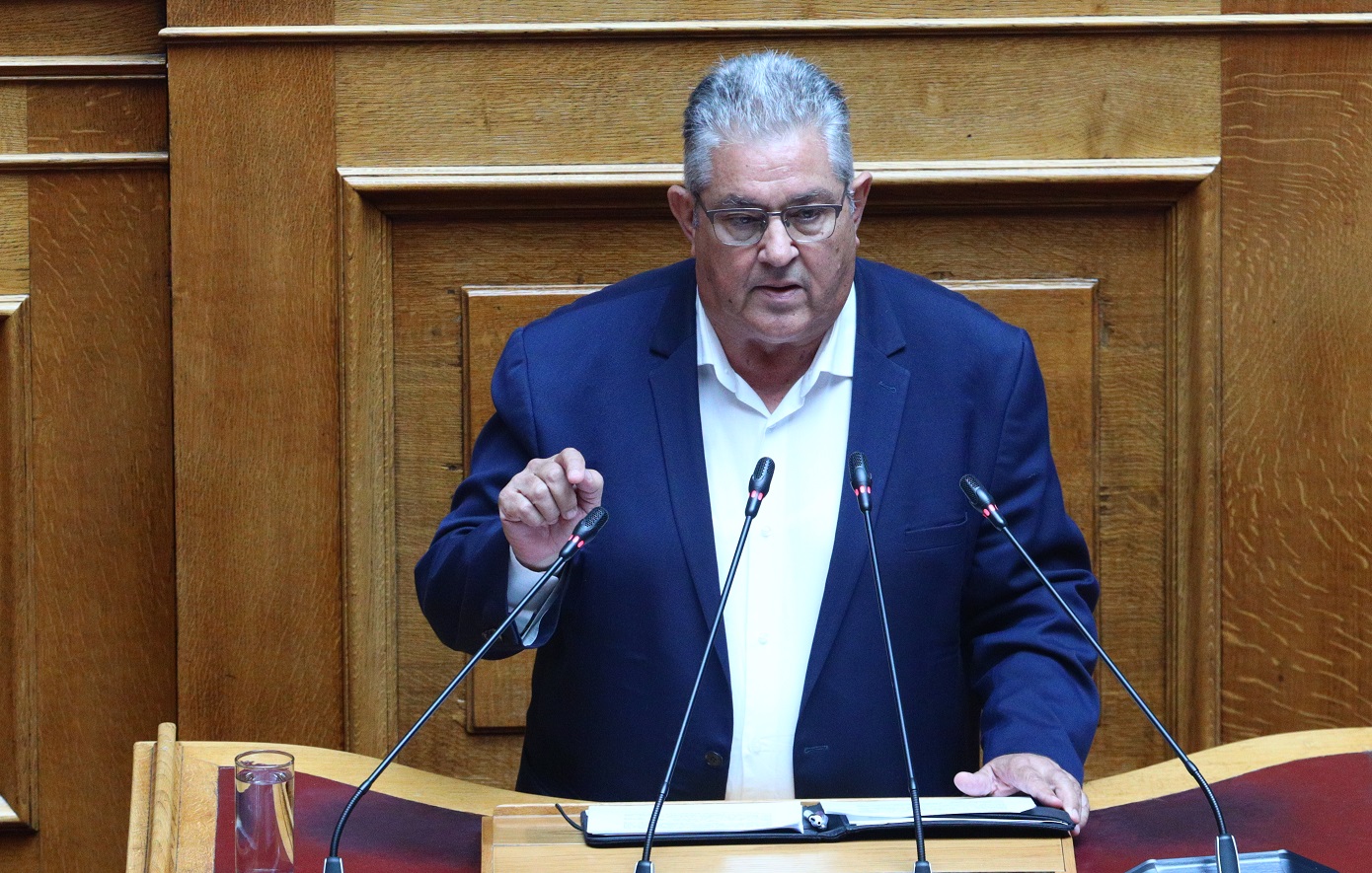 Κουτσούμπας στη Βουλή: Πρόταση – «ξέπλυμα» η εισήγηση της ΝΔ για τον Κώστα Αχ. Καραμανλή