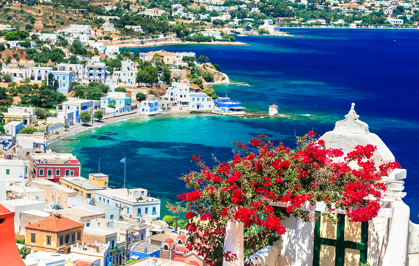 Τα βρετανικά ΜΜΕ εξυμνούν το ελληνικό νησί έκπληξη «των απόκληρων» – «Θα δεχόμουν ευχαρίστως να εξοριστώ εκεί»