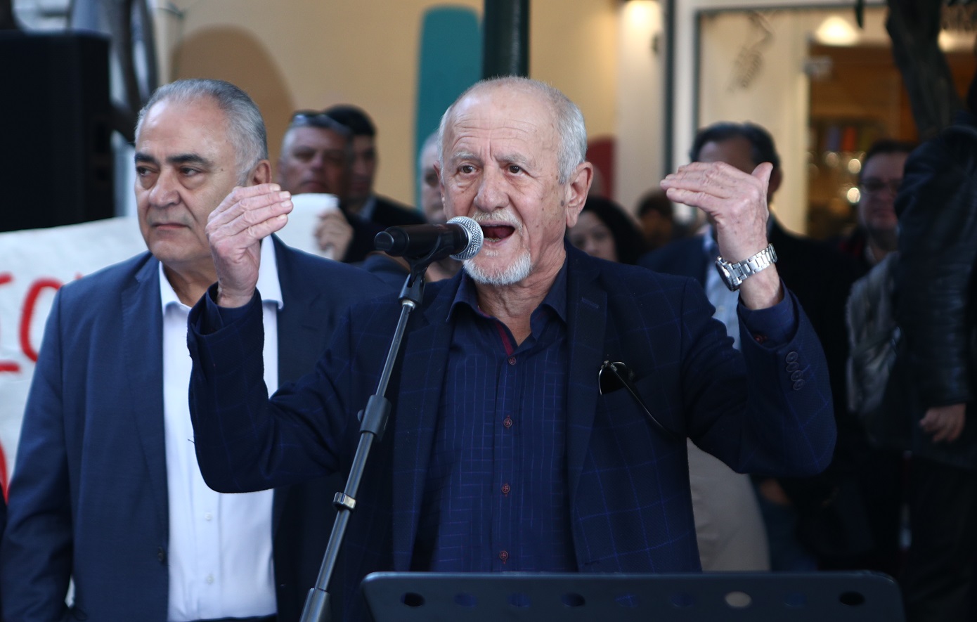 Έκρηξη Κυρανάκη – Λυμπερόπουλου στη Βουλή: «Σταματήστε να συκοφαντείτε» – «Θα μας αναγκάσετε να ξεπουλήσουμε τις άδειες»