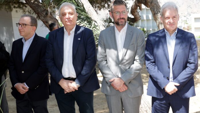 Τη μνήμη των 62 Ηρώων τίμησαν με συγκίνηση οι Δήμοι Ηρακλείου και Μαλεβιζίου
