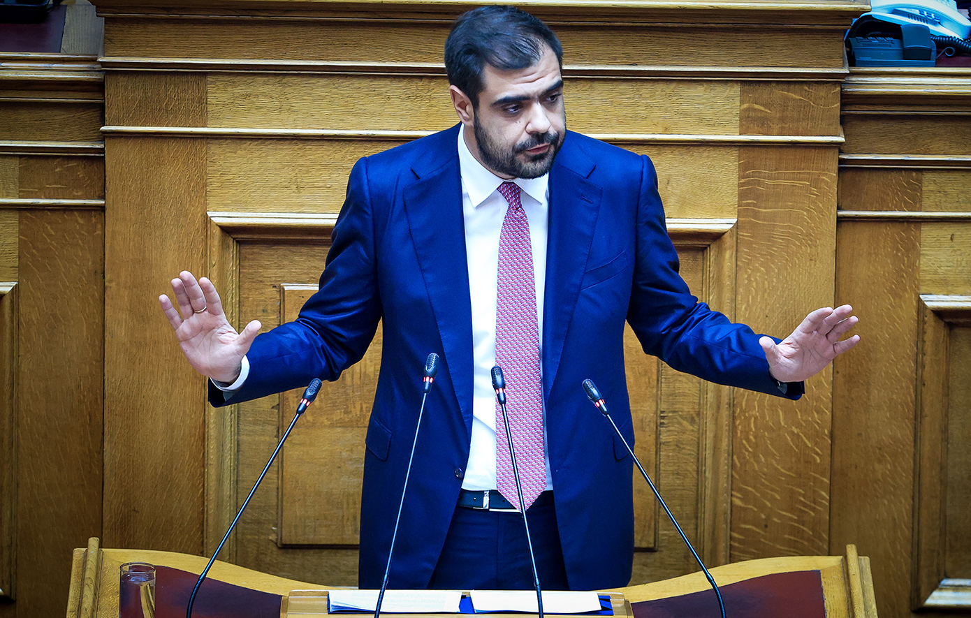 Μαρινάκης για Τέμπη στη Βουλή: Αποσιώπησαν τα ξυλόλια; Αγνόησαν τα εξαφανισμένα βαγόνια;