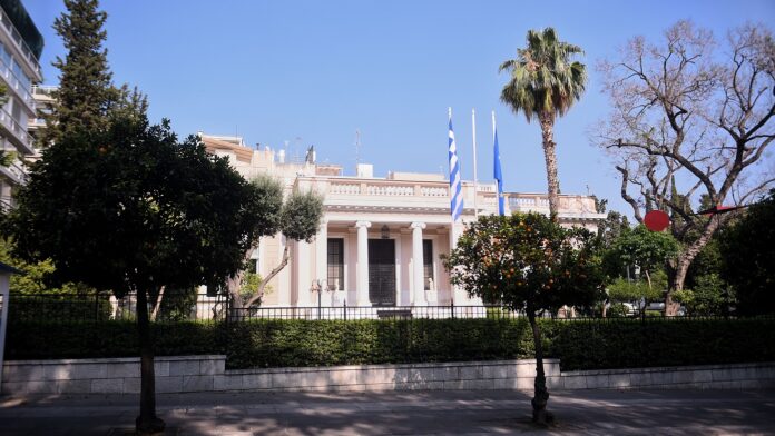 «Κόκκινος συναγερμός» για την κλιμάκωση στη Μέση Ανατολή – Σε ποια μέτωπα επικεντρώνεται η κυβέρνηση