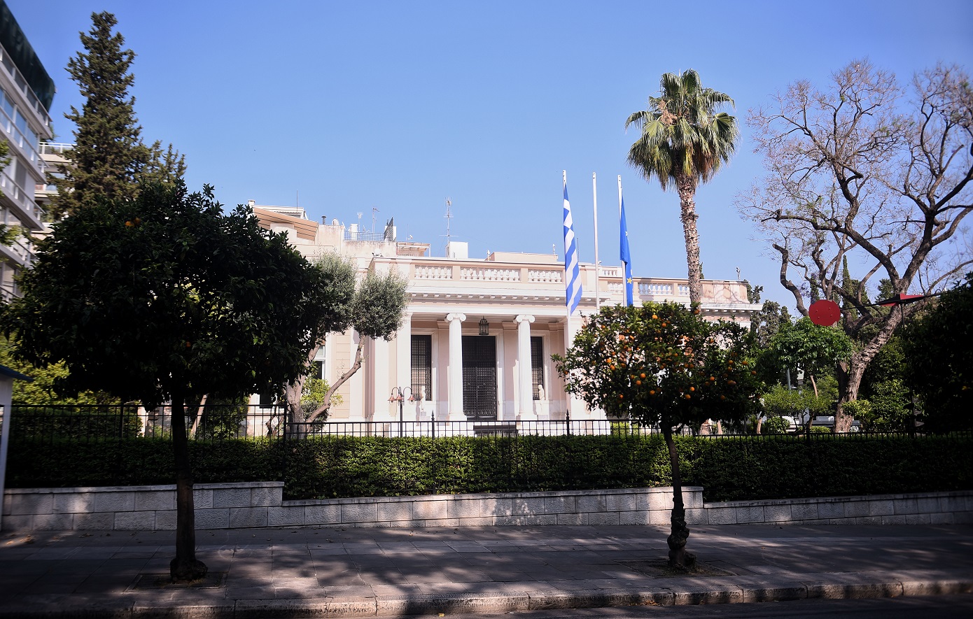 «Κόκκινος συναγερμός» για την κλιμάκωση στη Μέση Ανατολή – Σε ποια μέτωπα επικεντρώνεται η κυβέρνηση