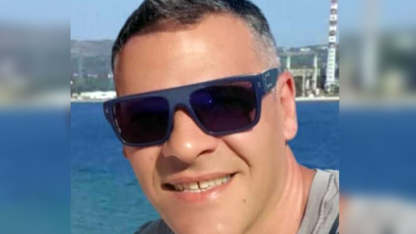 Αυτός είναι ο 44χρονος ήρωας αστυνομικός που έσωσε μητέρα και κόρη από θαλάσσια τραγωδία στην Εύβοια