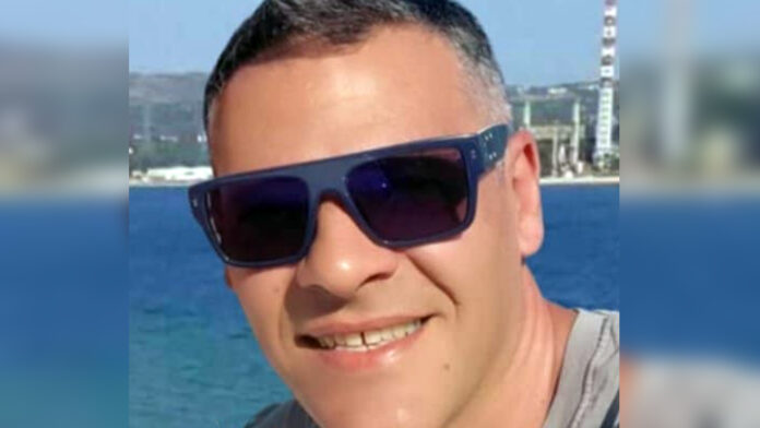 Αυτός είναι ο 44χρονος ήρωας αστυνομικός που έσωσε μητέρα και κόρη από θαλάσσια τραγωδία στην Εύβοια