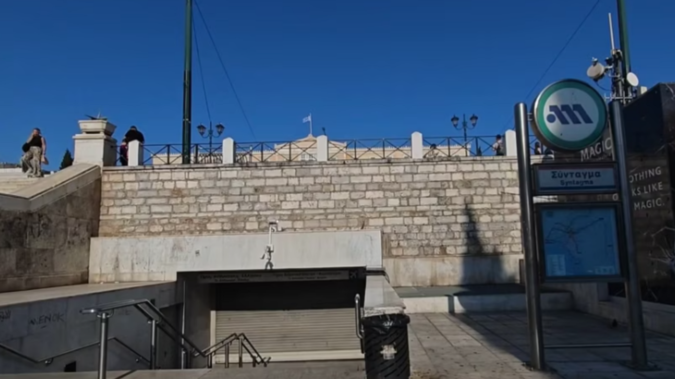 Έκλεισε ο σταθμός του Μετρό «Σύνταγμα» – Ξεκινά μαζική αντιπολεμική διαδήλωση