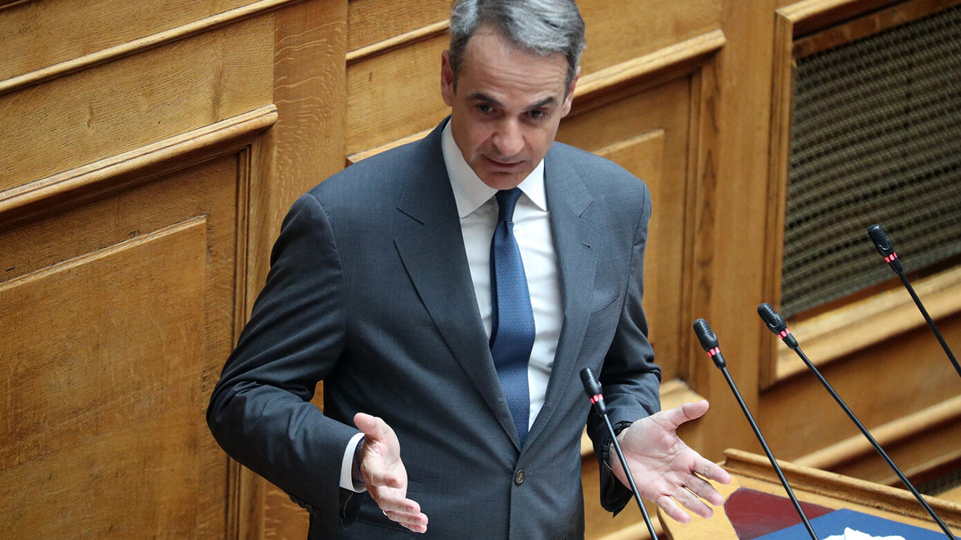 Στο κόκκινο η πολιτική αντιπαράθεση στη Βουλή – Αιφνιδιαστική παρέμβαση Μητσοτάκη για την προανακριτική