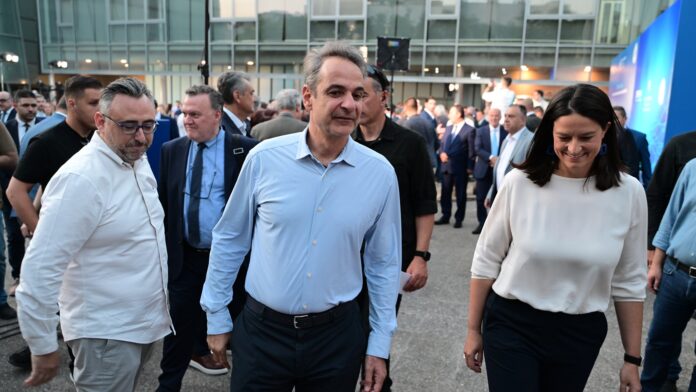 Κεραμέως: Το Υπουργείο Εργασίας δημιουργεί “χρυσές γέφυρες” για επαναπατρισμό των Ελλήνων της διασποράς