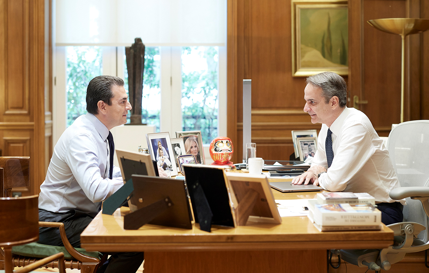 Συνάντηση Μητσοτάκη-Σκρέκα στο Μαξίμου