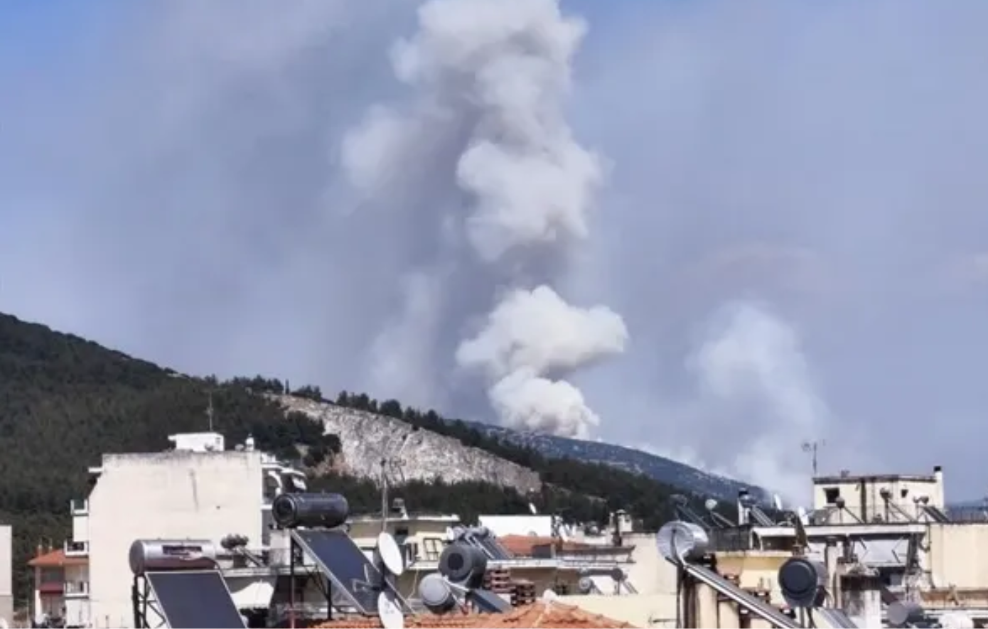 Δράμα: Μεγάλη φωτιά στην Χωριστή – Επιχειρούν 9 εναέρια μέσα