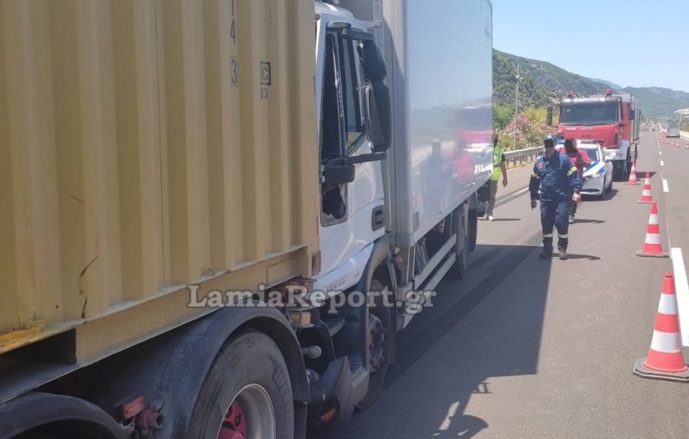Σφοδρή σύγκρουση φορτηγών στη Φθιώτιδα