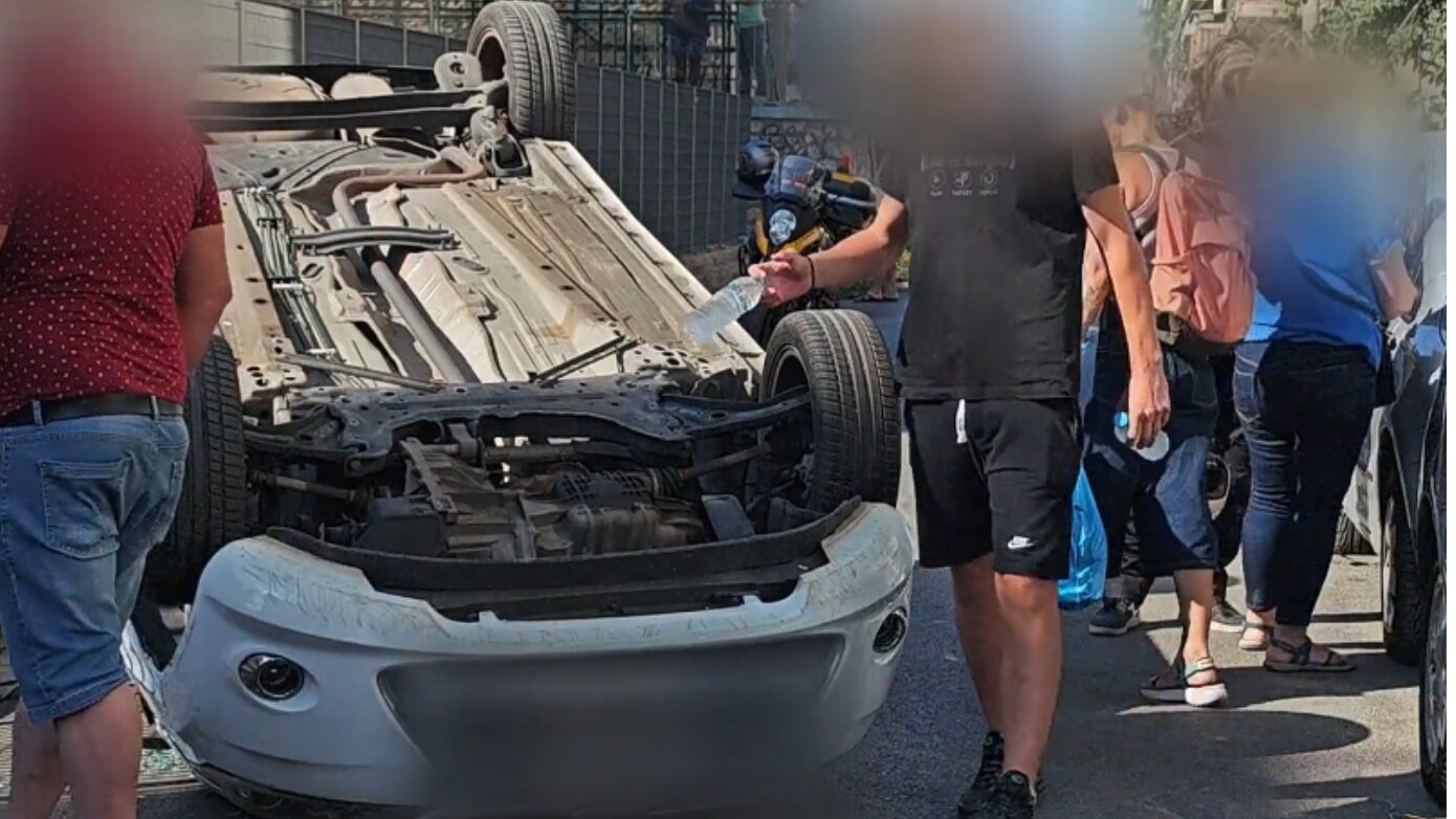Σοβαρό τροχαίο στη λεωφόρο Ιωνίας – Τον έλεγχο του ΙΧ έχασε νεαρή οδηγός