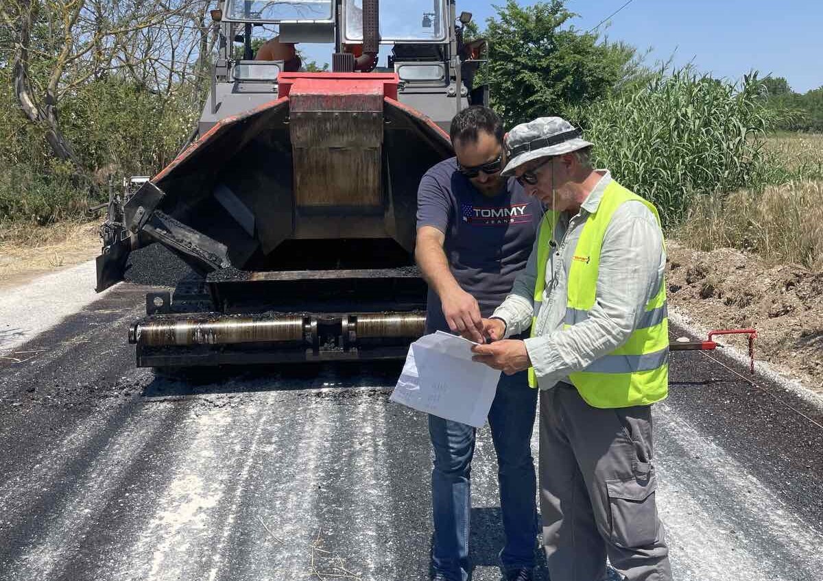 Ξεκινούν εκτεταμένες ασφαλτοστρώσεις σε αγροτικούς δρόμους του Δήμου Ωραιοκάστρου