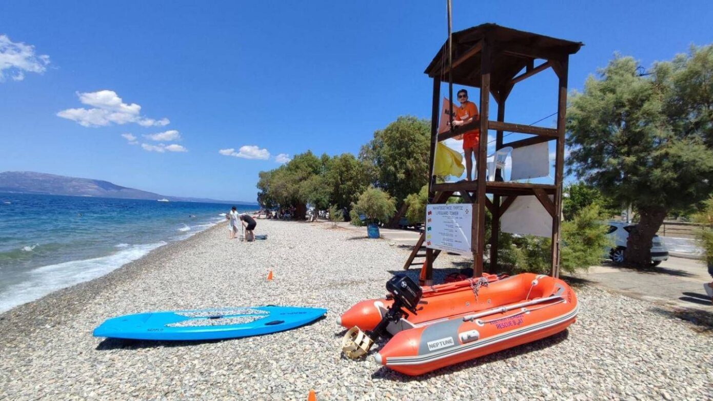 Οι ναυαγοσώστες εποπτεύουν στις παραλίες του Δήμου Ωρωπού