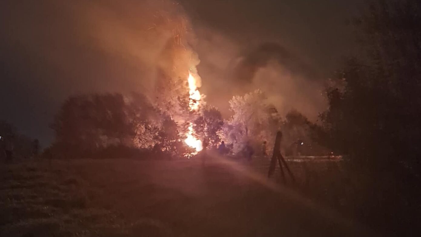 Τρεις καταστροφικές φωτιές μαίνονται στη Θεσσαλονίκη σε Λουτρά Λαγκαδά, Ευαγγελισμό και Νέους Επιβάτες