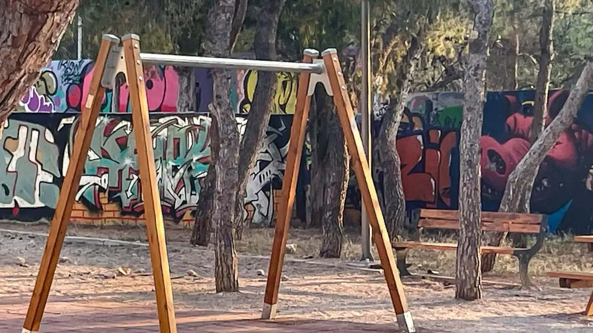 Νίκαια: Άρπαξαν κούνιες από παιδική χαρά – «Δεν πρόκειται να ανεχθούμε τέτοιες συμπεριφορές» διαμηνύει ο δήμαρχος