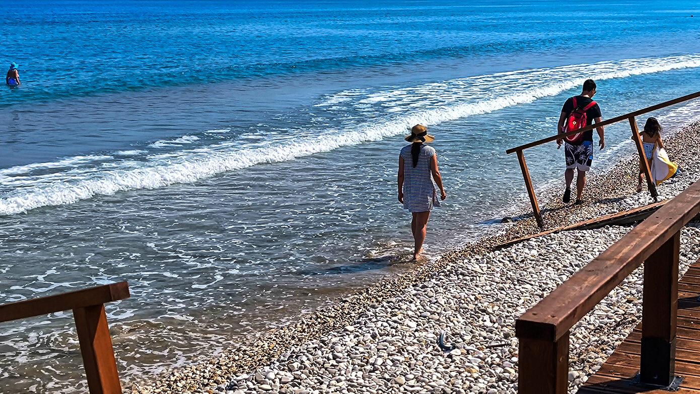 Άνδρας εμφανίστηκε γυμνός από θάλασσα της Ηλείας και επιχείρησε να βιάσει τουρίστρια
