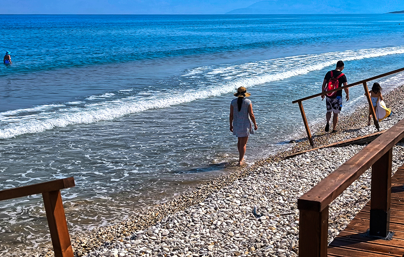 Άνδρας εμφανίστηκε γυμνός από θάλασσα της Ηλείας και επιχείρησε να βιάσει τουρίστρια