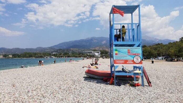Οι δέκα παραλίες με ναυαγοσώστη στον Δήμο Πατρέων