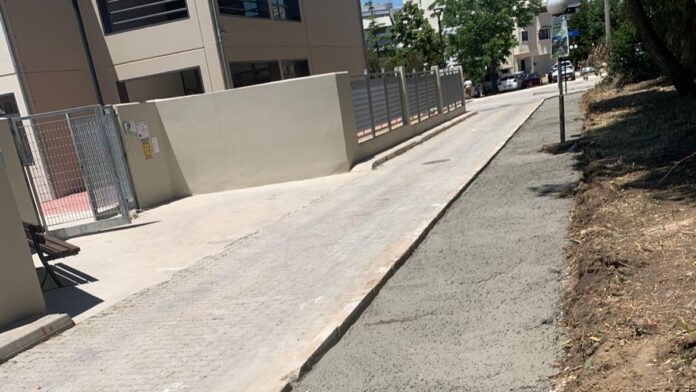 Δήμος Λυκόβρυσης Πεύκης: Κατασκευή πεζοδρομίου στο Ηλιακό Χωριό