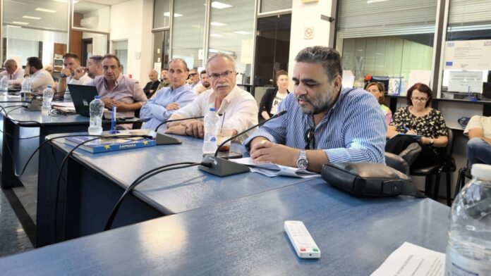 Δ.Πλατανιά: Έντονη διαμαρτυρία κατά του Π.Δ. για μικρούς οικισμούς