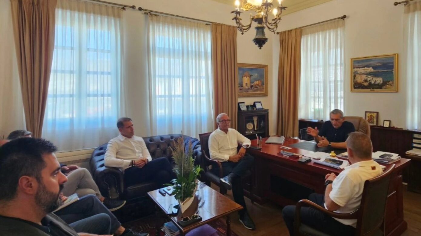 Συνάντηση Χατζημάρκου – Βερώνη για τα φλέγοντα ζητήματα της Μυκόνου