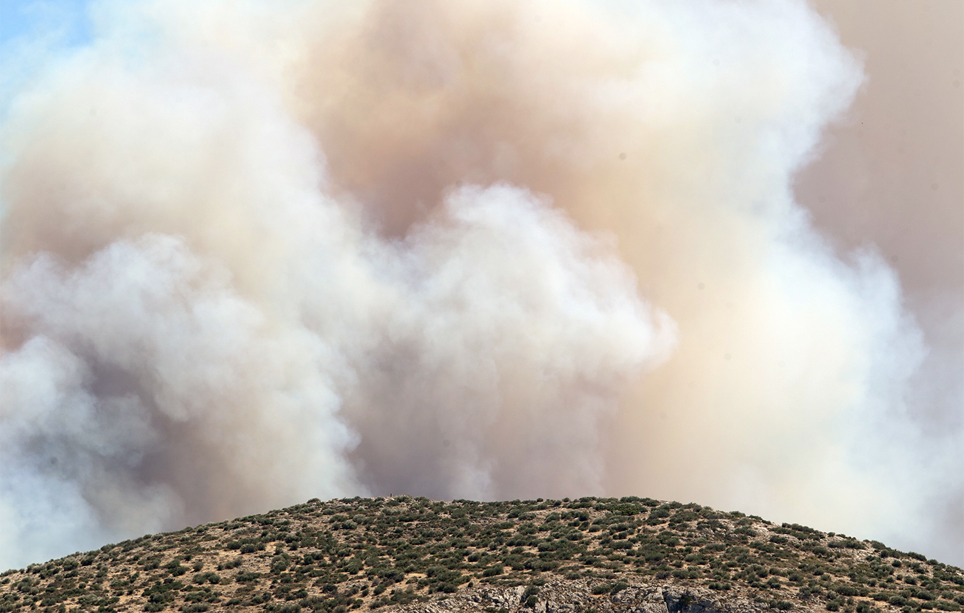 Φωτιά στη Ναύπακτο: Νέες αναζωπυρώσεις στην περιοχή Πλατανίτη – Δεν έχουν καταγραφεί ζημιές σε κατοικίες