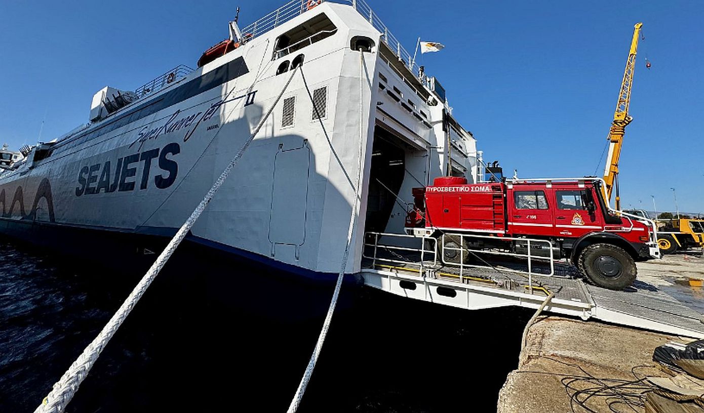 Μεταφορά ισχυρών πυροσβεστικών δυνάμεων από τη SEAJETS στη Χίο με το υπερσύγχρονο SUPERRUNNER JET 2