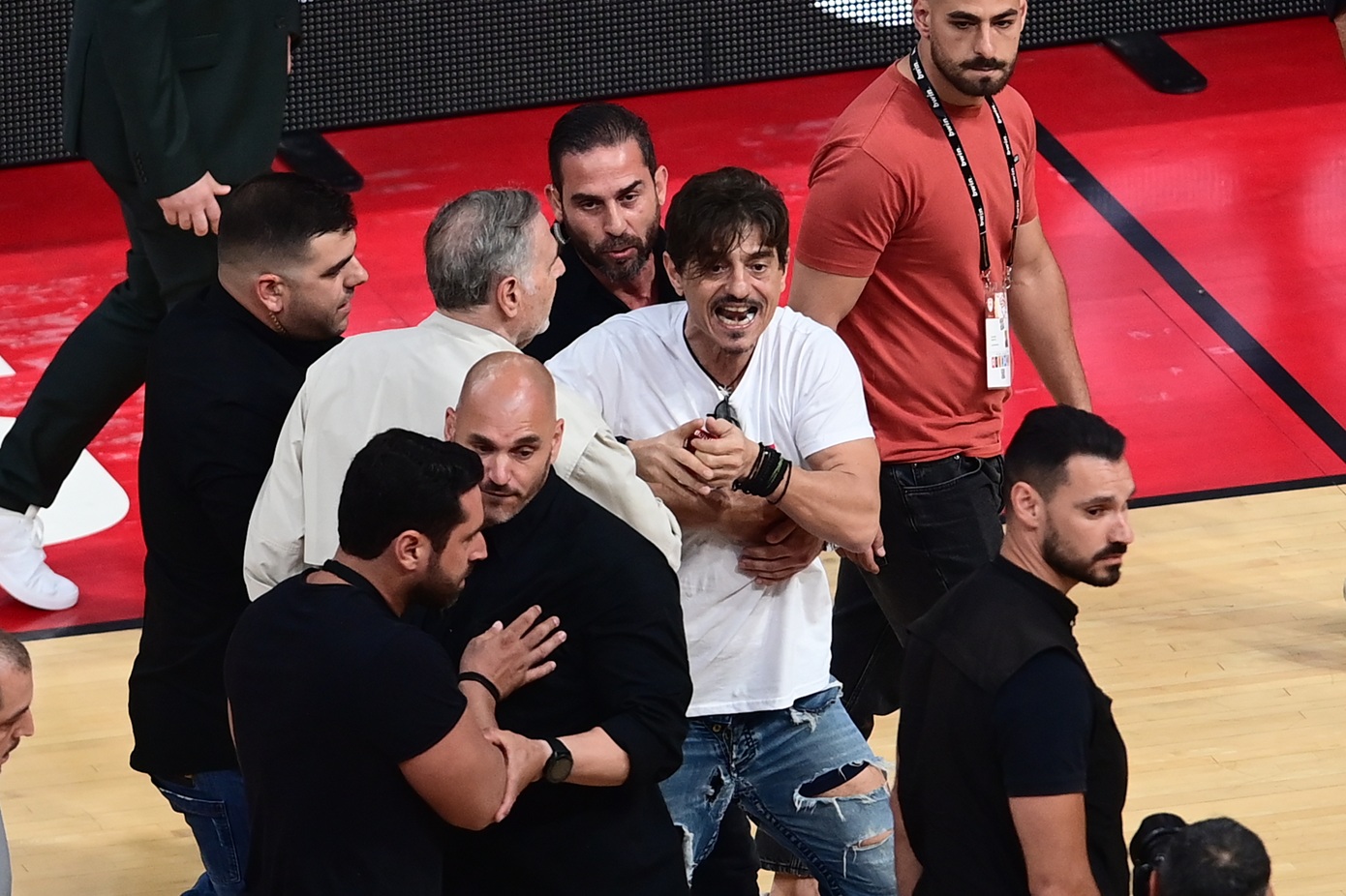 Κρίσιμη ώρα για το ελληνικό μπάσκετ – Στις 3 το μεσημέρι εκπνέει το τελεσίγραφο της κυβέρνησης σε Ολυμπιακό και Παναθηναϊκό