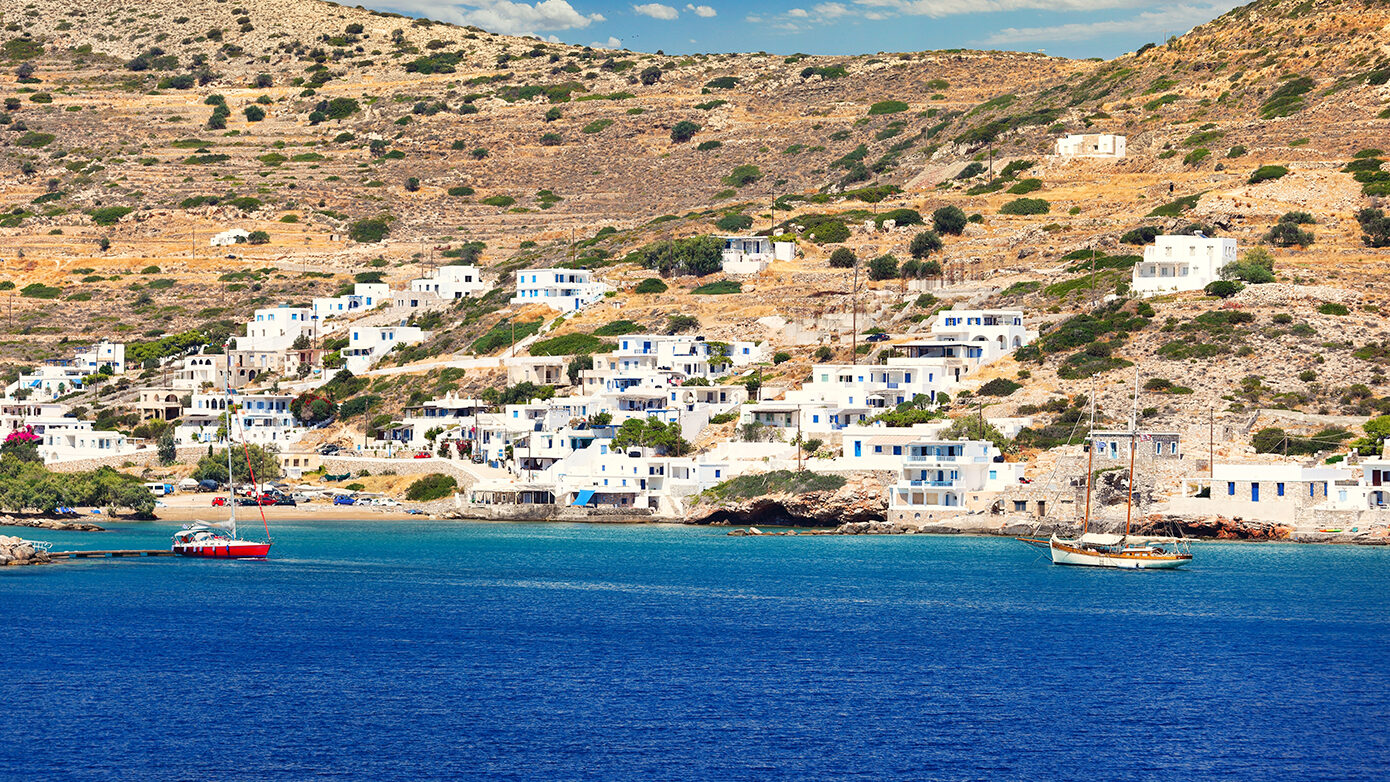 Νέες έρευνες για την εξαφάνιση των δύο τουριστριών στη Σίκινο πριν από έναν χρόνο – «Θέλουμε να ανακαλύψουμε τι συνέβη» ζητούν τα παιδιά τους