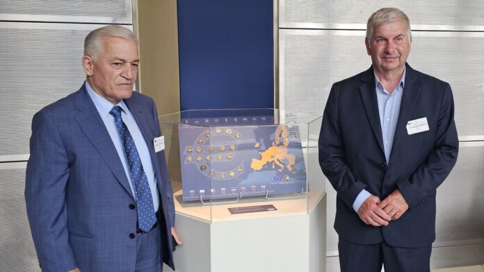 Ο Β. Σιώμος πρωταγωνιστεί στην κρίσιμη σύσκεψη της ΚΕΔΕ στις Βρυξέλλες