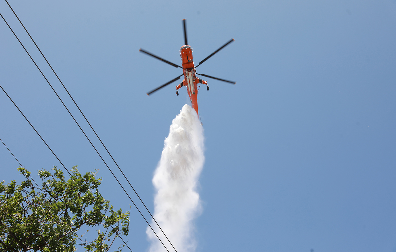 Σε ύφεση η πυρκαγιά στις Κάτω Ασίτες Ηρακλείου – Επιχειρούν ισχυρές δυνάμεις