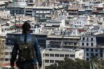 Η στεγαστική κρίση χτυπά αλύπητα τις ευάλωτες ομάδες, βαθαίνοντας τις κοινωνικές και οικονομικές ανισότητες στην Ευρώπη