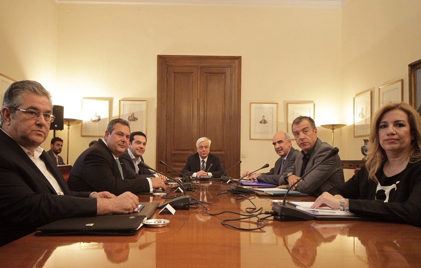 Θεοδωράκης αποκαλύπτει για το συμβούλιο των πολιτικών αρχηγών του ’15: Ο Τσίπρας παραδέχθηκε ότι ήταν αχρείαστο το δημοψήφισμα