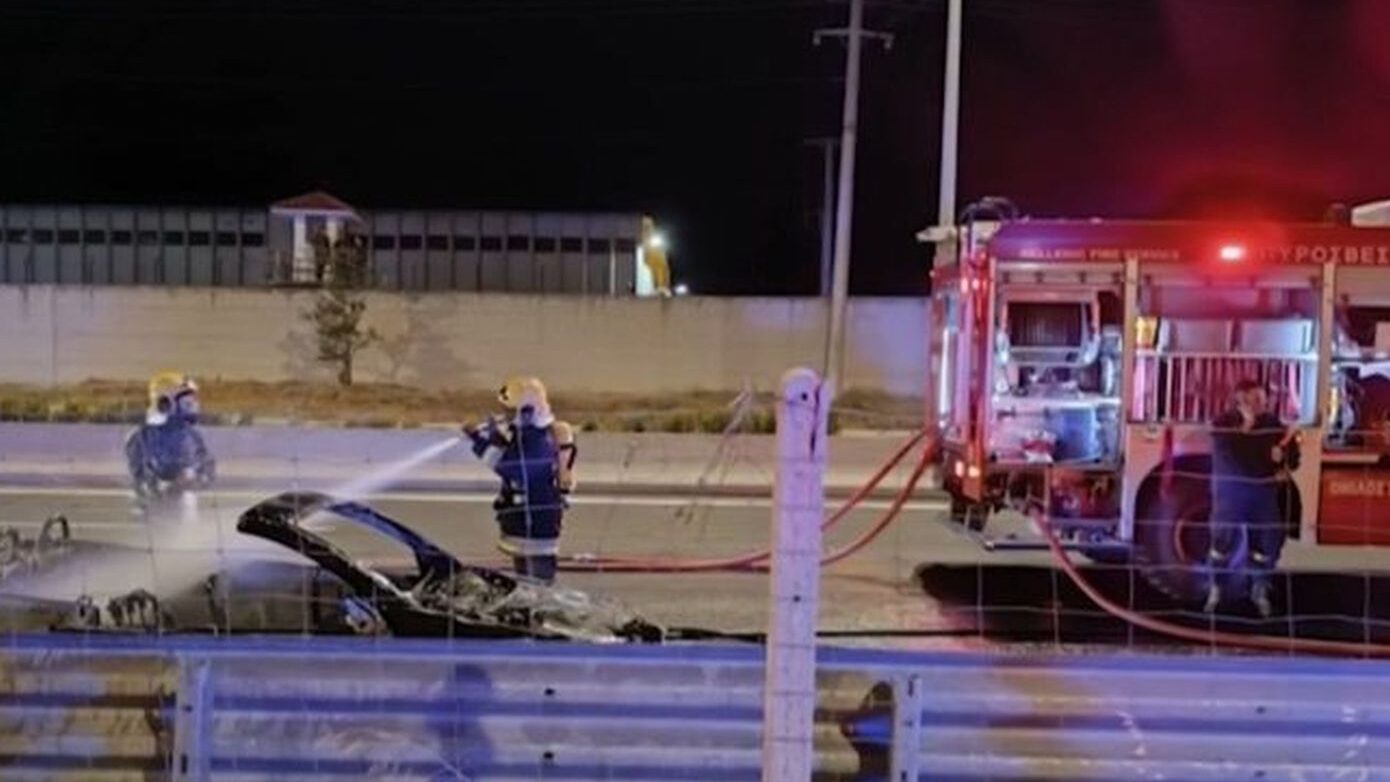 Τροχαίο στην Αθηνών-Λαμίας: Εθελόντρια πυροσβέστη χτυπήθηκε από αυτοκίνητο την ώρα που κατέσβηνε φωτιά