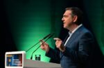 Αλέξης Τσίπρας: «Πρέπει να απευθυνθούμε στους πολλούς, να υπερασπιστούμε αξίες που κρατούν όρθια την ανθρωπότητα»