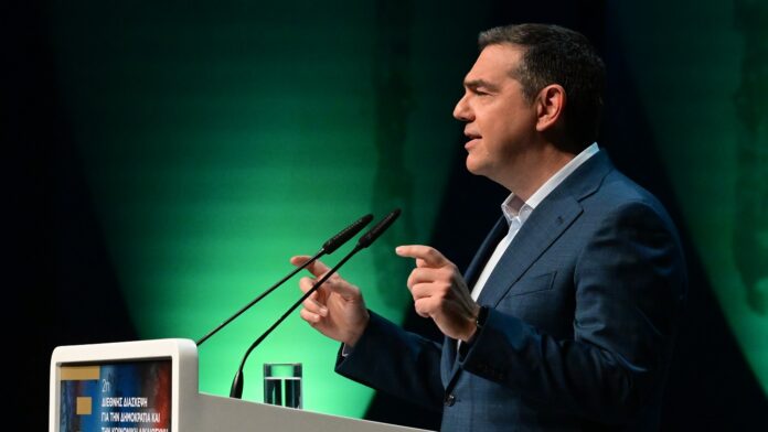 Αλέξης Τσίπρας: «Πρέπει να απευθυνθούμε στους πολλούς, να υπερασπιστούμε αξίες που κρατούν όρθια την ανθρωπότητα»